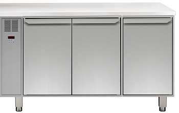 Electrolux Professional TRERS3V7T REFRIGERATED CUPBOARD 3 DOORS REM.1550MM (Code 121950)